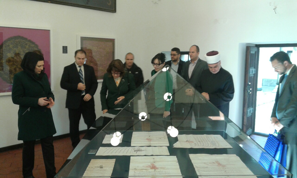 Ambasadorica Sjedinjenih Američkih Država u BiH Maureen Cormack  obišla Muzej Gazi Husrev-beg