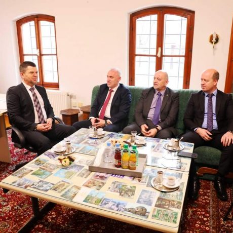 Muftija Kudić sa saradnicima posjetio novoimenovanog direktora Gazi Husrev-begovog vakufa hfz. dr. Senaida Zajimovića