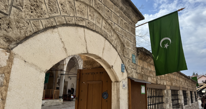 Bajrak iznad čaršije, počinju pripreme za Bajram!