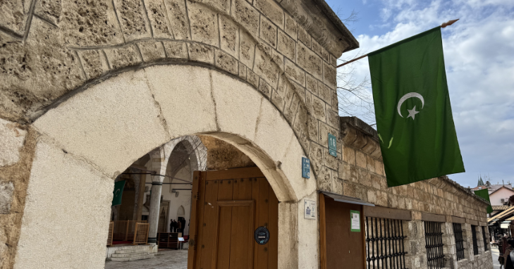 Bajrak iznad čaršije, počinju pripreme za Bajram!