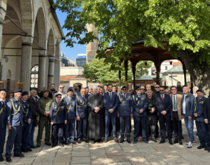 Delegacija Starog Grada posjetila Begovu džamiju povodom Dana općine